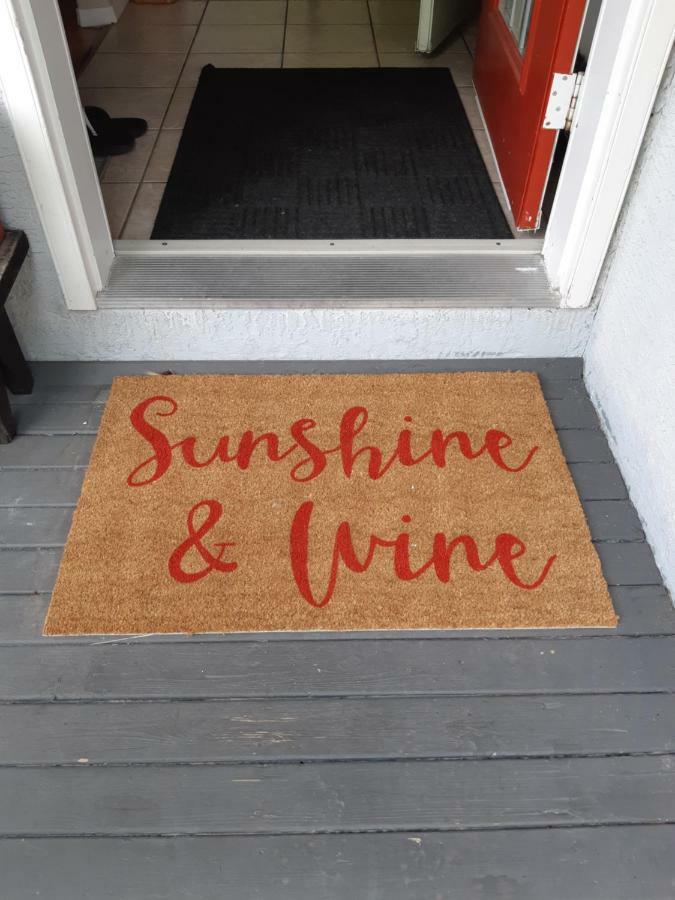 Sunshine And Wine Loft Hotel Penticton Exterior foto